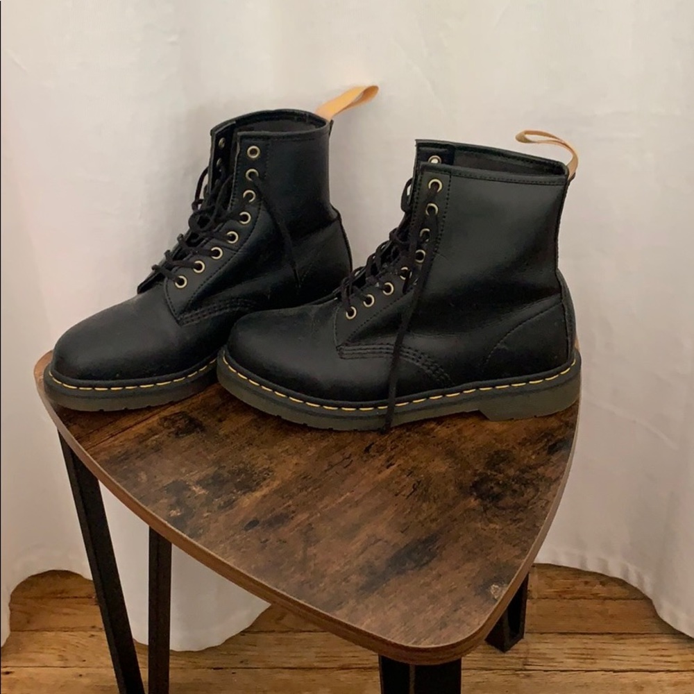 Vegan Dr. Martens (Like-New)